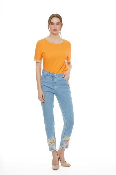 Gizia Embroidery Detailed Straight Leg Jeans. 1 Gizia Embroidery Detailed Straight Leg Jeans. 1