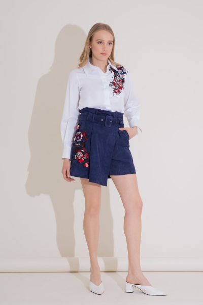 Gizia Embroidery Detailed Suede Leather Navy Blue Short Skirt. 3