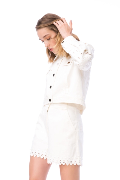 Gizia Embroidery Detailed White Jean Shorts. 2