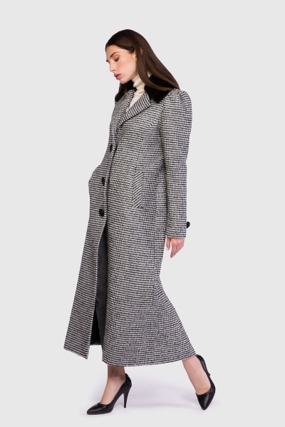 Gizia Fur Collar Long Cachet Black Coat. 2