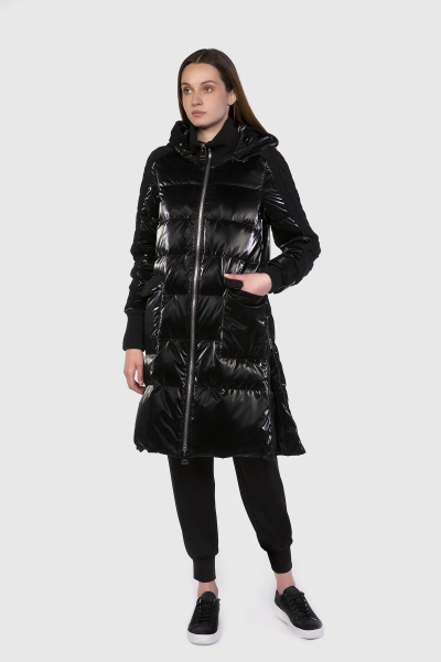 Gizia Long Inflatable Black Parka With Knitwear Detailed Fur Hooded. 3