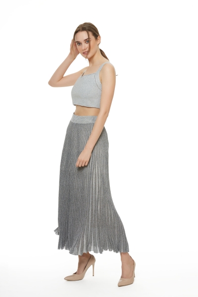 Gizia Metallic Gray Knitwear Pleat Midi Skirt. 2