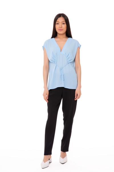 Gizia Pleat Detailed V-Neck Short Sleeve Blue Blouse. 3