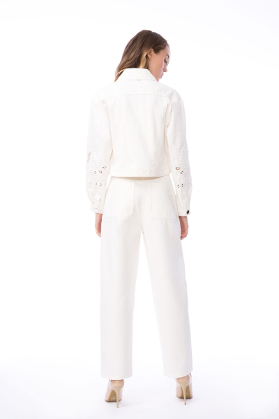 Gizia Pocket Embroidery Detailed High Waist White Jean Trousers. 3