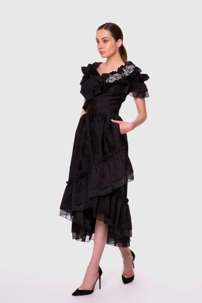 Gizia Ruffle Detailed Embroidered Black Top. 3