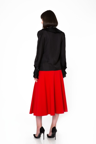 Gizia Sliced Cut Midi Length Red Skirt. 3