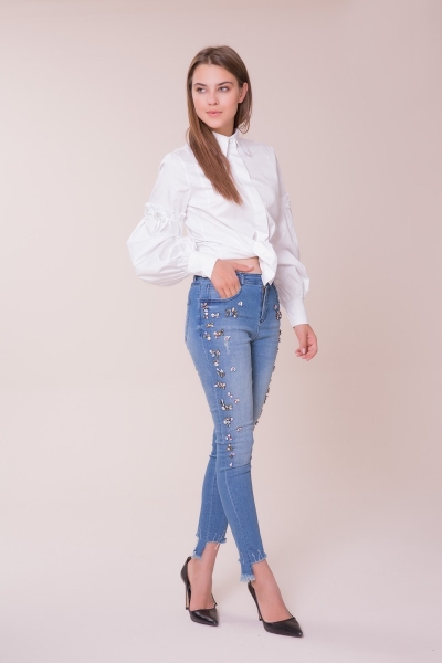 Gizia Swarovski Stone Detailed Jeans. 2