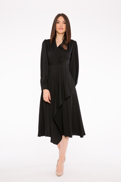 Gizia Embroidery Detailed Thick Satin Black Dress. 1