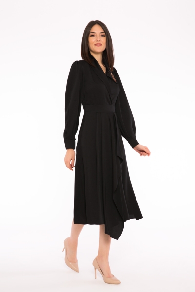 Gizia Embroidery Detailed Thick Satin Black Dress. 2