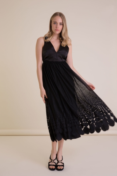 Gizia V-Neck Lace Detailed Black Midi Dress. 1