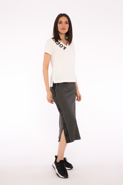 Gizia Written Belt And Side Stripe Detail Midi Length Gray Pencil Skirt. 3