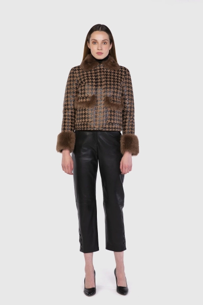 Gizia Fur Short Jacket with Sweater Patterned Pockets. 2