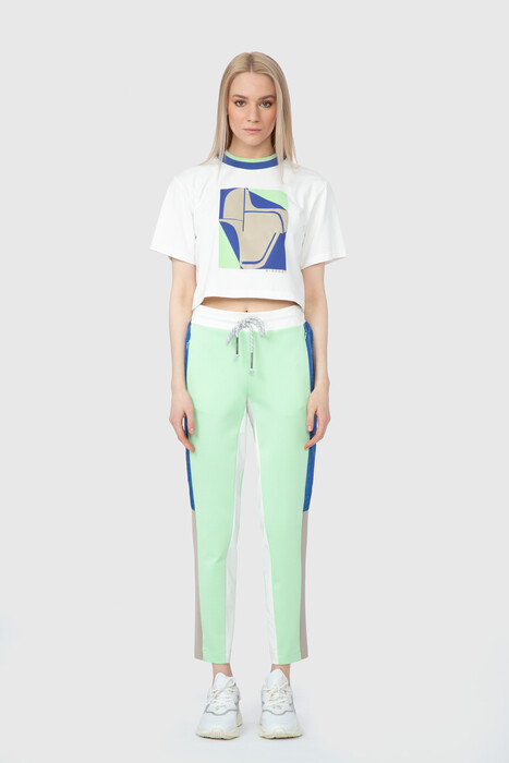 Gizia Printed Knitwear Tape Detailed Crop Ecru Tshirt. 3