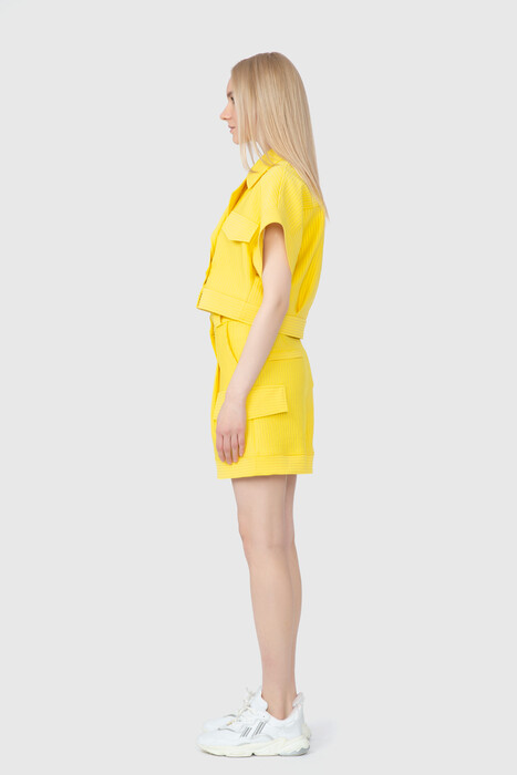 Gizia Embroidery Logo Detailed Snap Closure Short Sleeve Yellow Jacket. 2