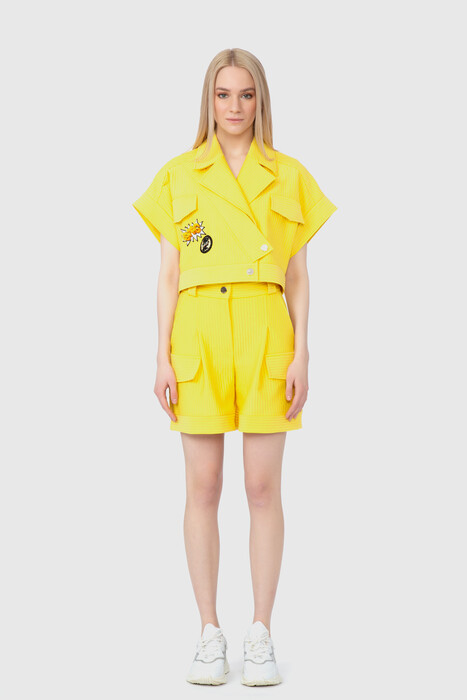 Gizia Embroidery Logo Detailed Snap Closure Short Sleeve Yellow Jacket. 1