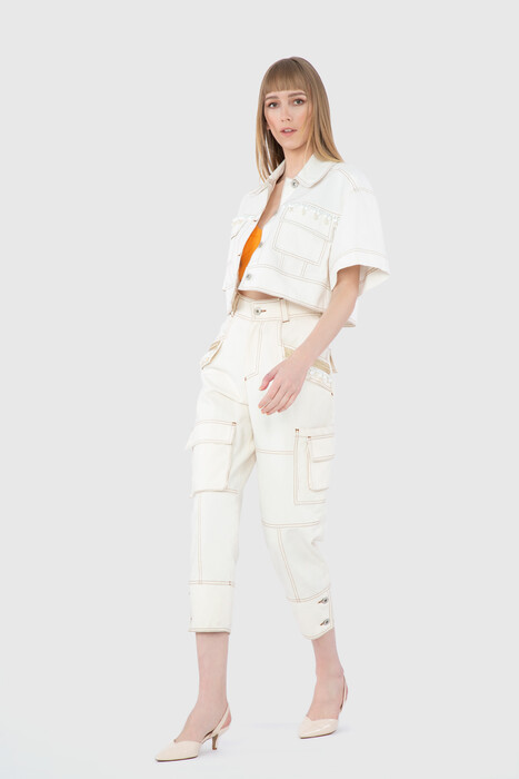 Gizia Short Sleeve Crop White Jacket With Embroidery Detailed Pockets. 2