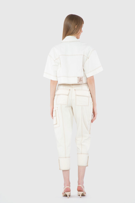 Gizia Short Sleeve Crop White Jacket With Embroidery Detailed Pockets. 3