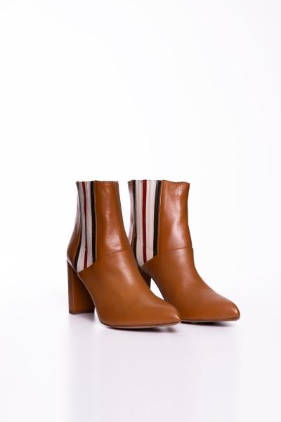 Gizia Side Stripe Detailed Heeled Boots. 3